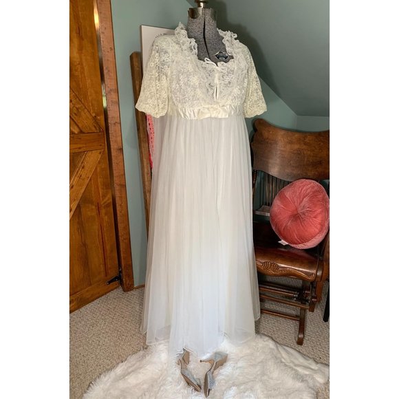 Vintage Peignoir set